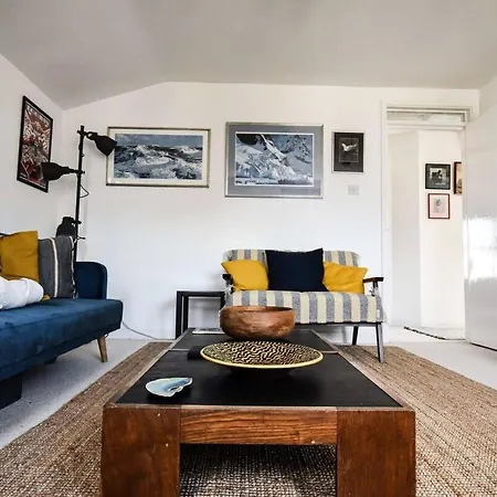 One Bedroom Flat In Cambridge Court