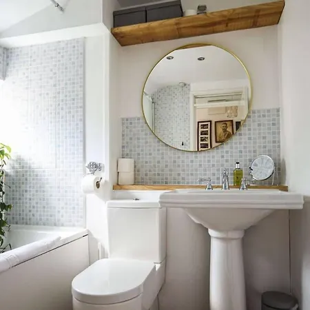 One Bedroom Flat In Cambridge Court