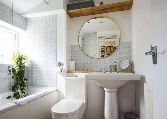 One Bedroom Flat In Cambridge Court Апартаменти *