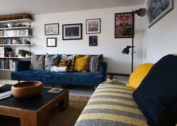 One Bedroom Flat In Cambridge Court